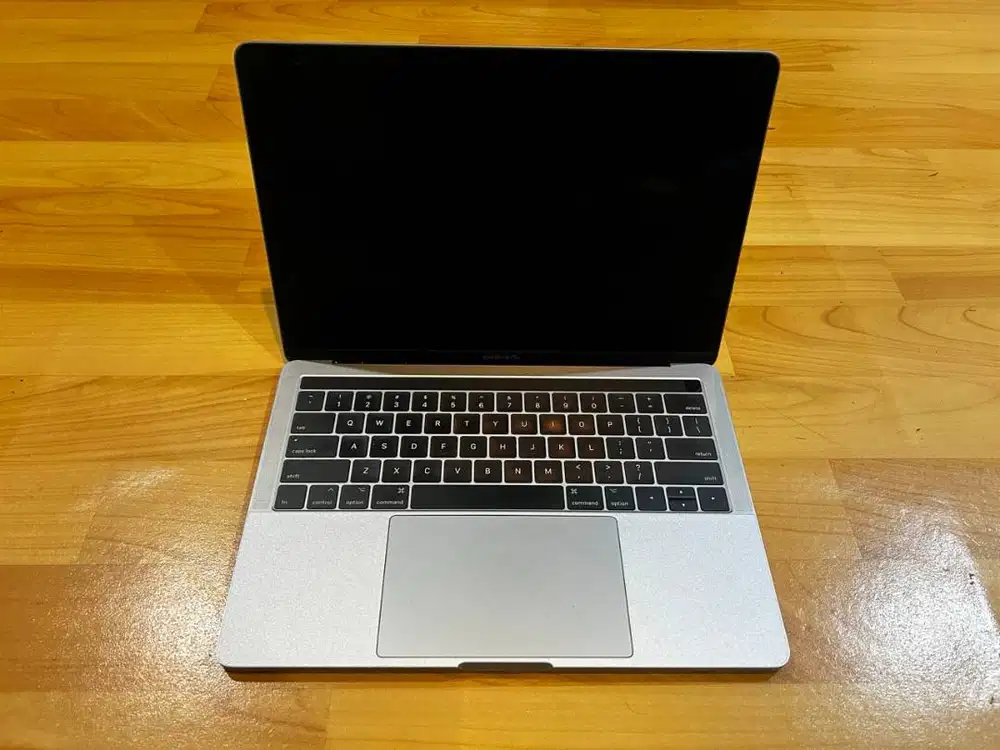 Macbook Pro 13 Inch 2017 Touch Bar - 16- 256 SSD (SEPERTI BARU)