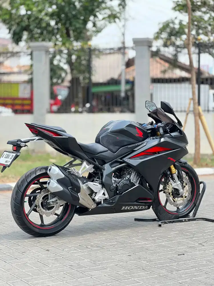 KM LOW! HONDA CBR250RR OLD NON ABS HITAM 2017 PAJAK PANJANG SUPERB