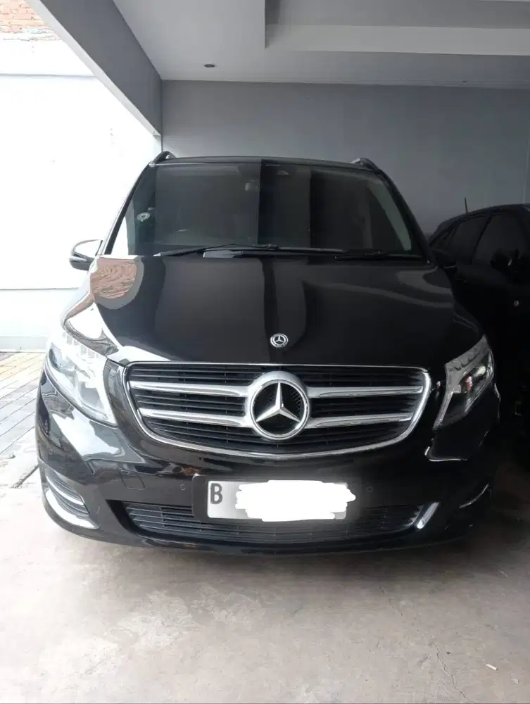Mercedes-Benz V220 2.1 D-6 Seater Van