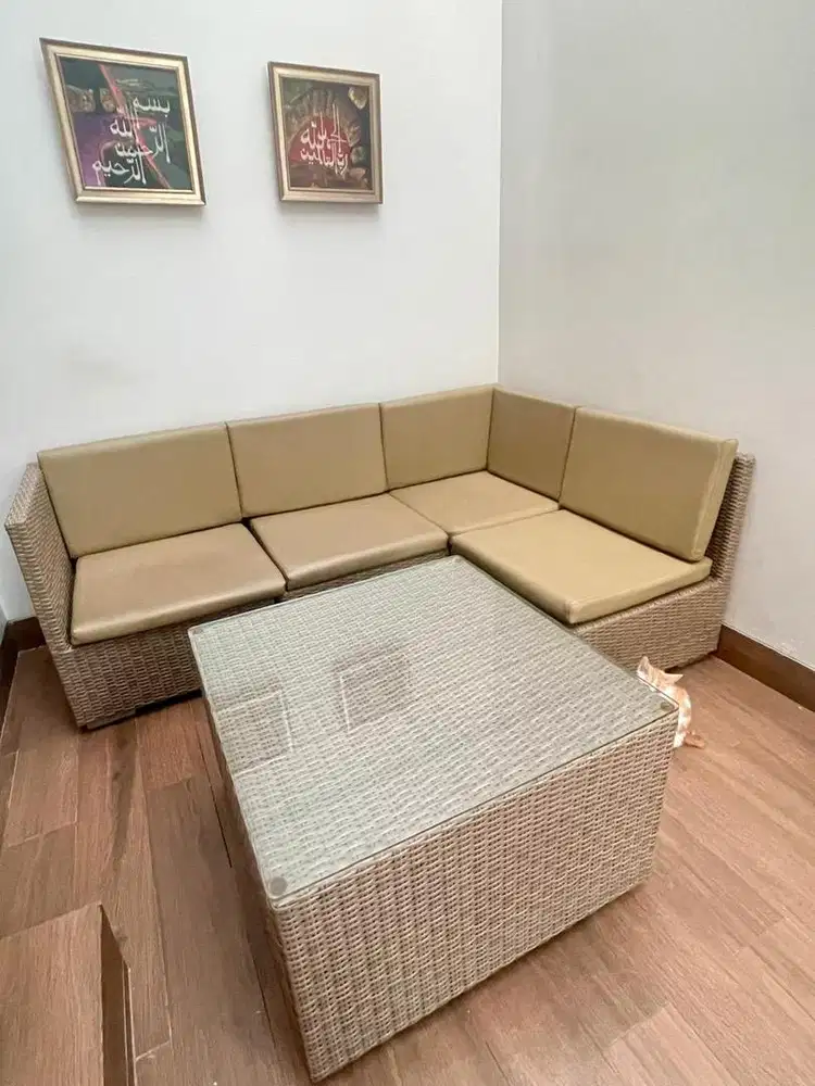 Kursi sofa anyaman