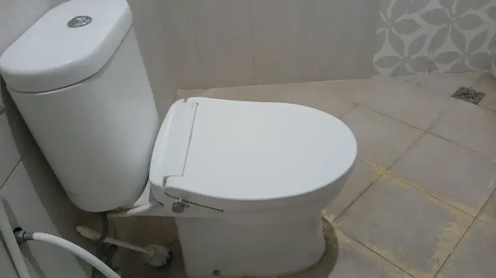 Kloset duduk merek toto