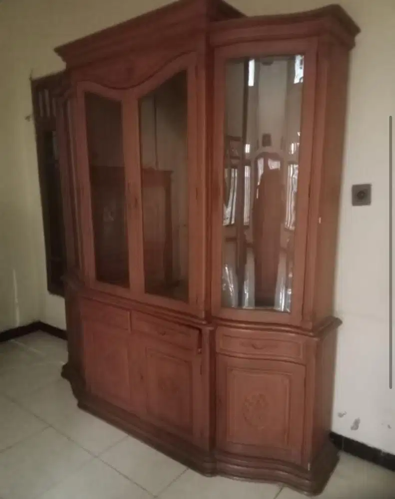 Bufet Kayu Jati Asli Ukiran Besar 4 Pintu Kaca Bagus & Kokoh