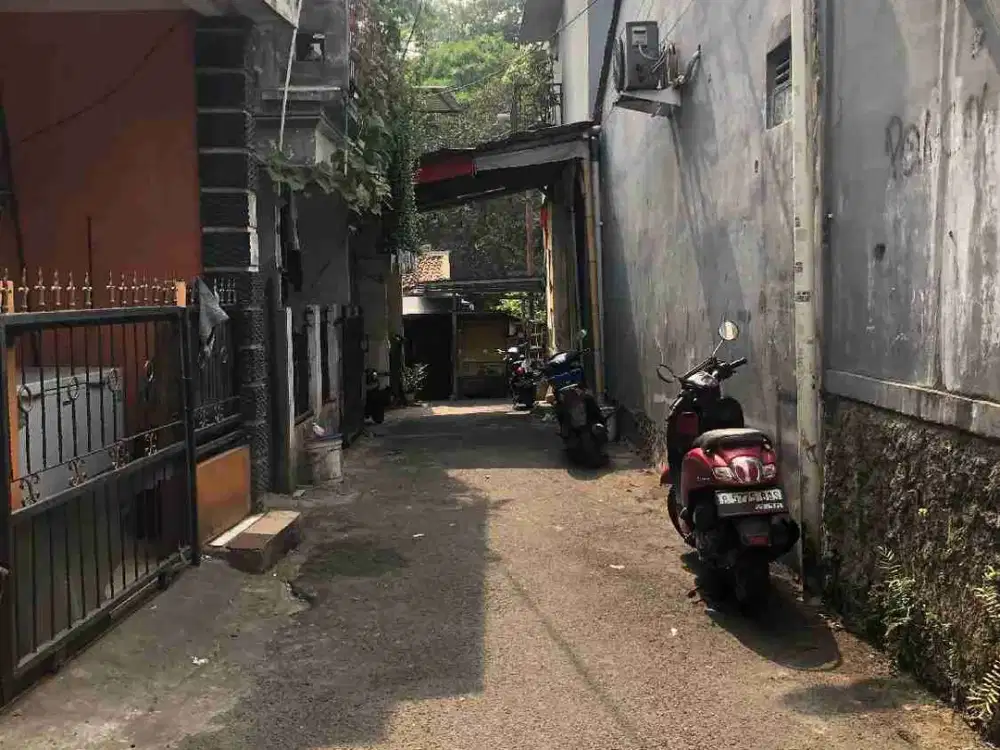 Dijual.rumh murah di srengseng kembangan akses motor
