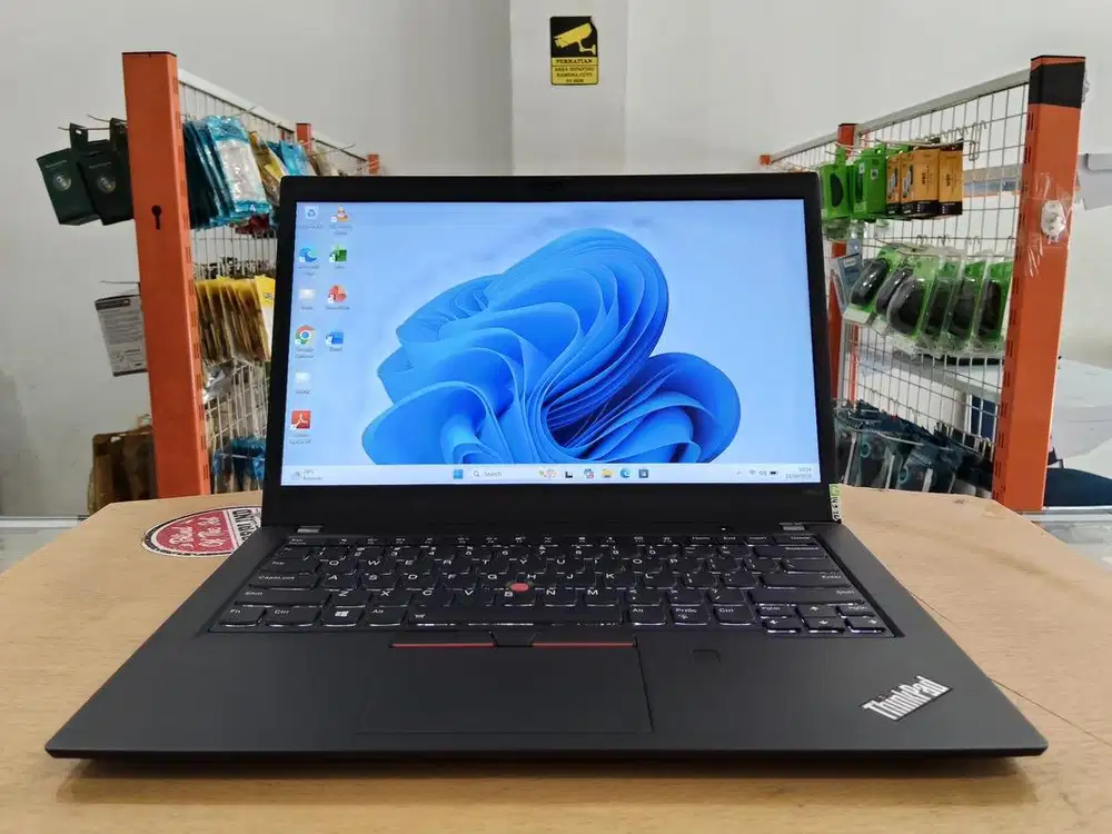 Lenovo ThinkPad T480S Core i7Gen8 Ram 8GB SSD 256GB Touchscren Mulus