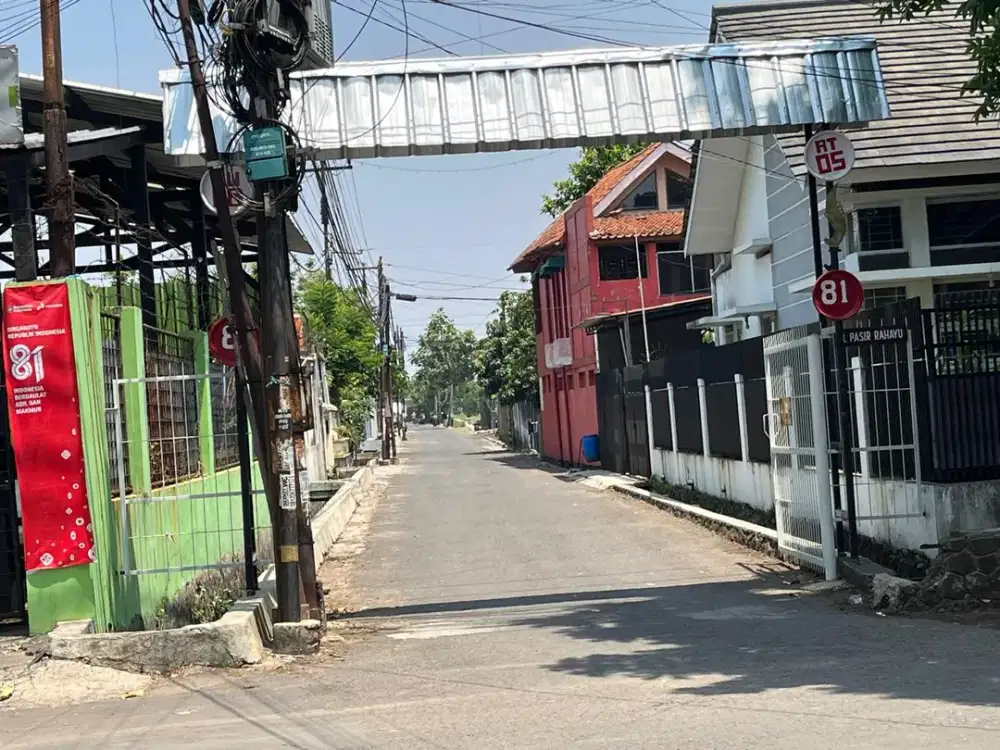 Rumah berikut tanah seluas 7700 m2 di jalan Pasir Rahayu, Pasirpogor, Kota Bandung