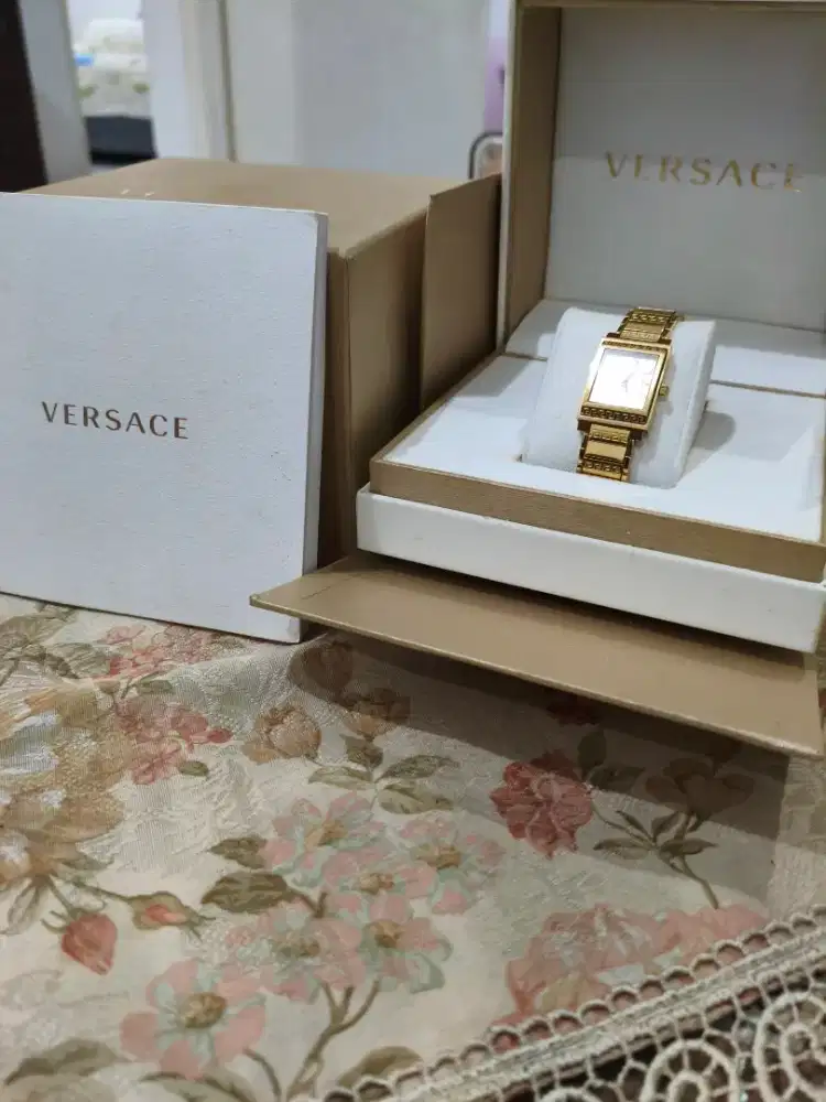 Preloved jam tangan wanita Versace