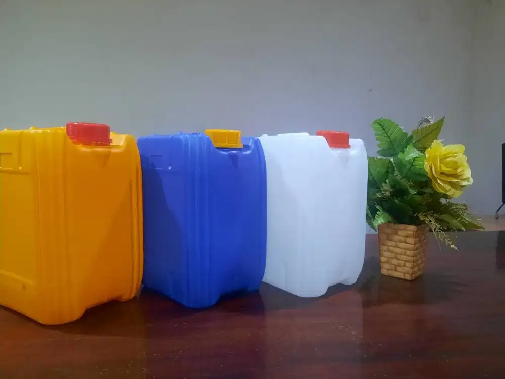 JERIGEN UKURAN 10LT. WARNA DAN NATURAL