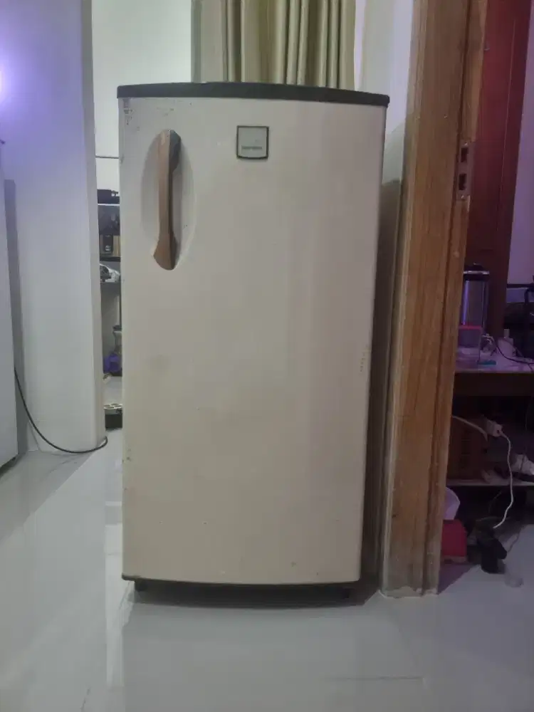 Kulkas 1pintu polytron