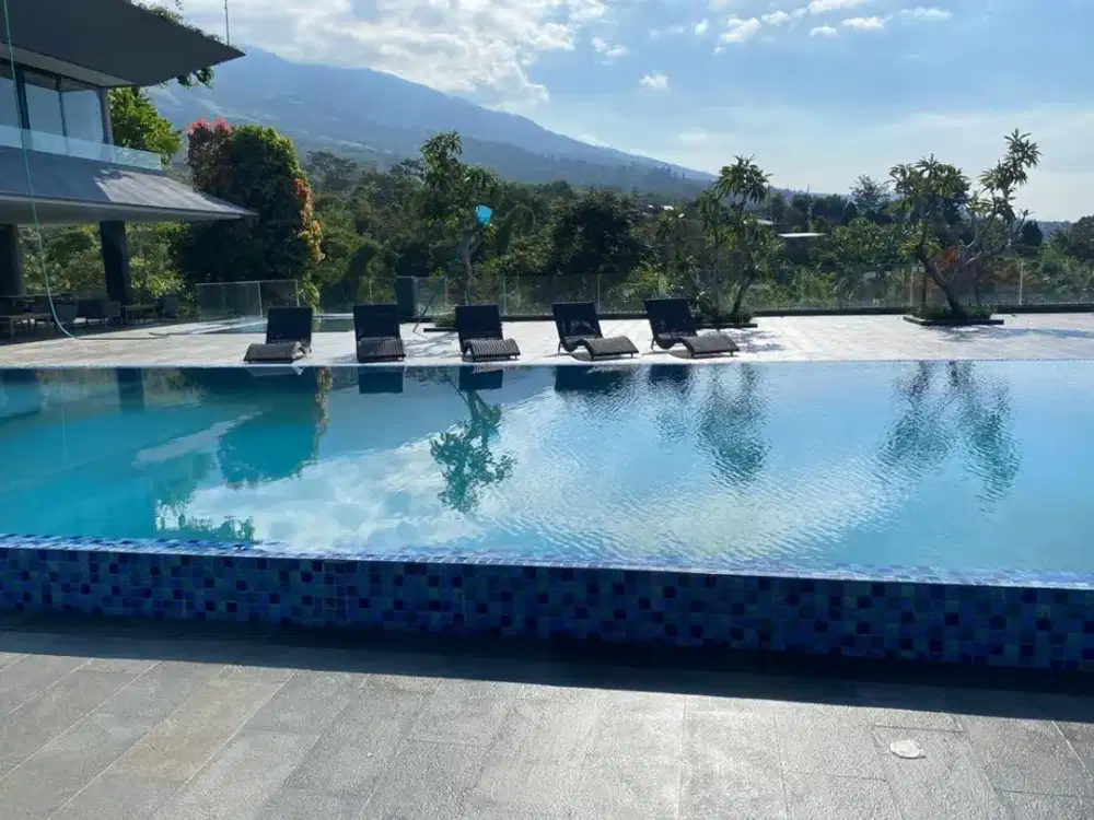 FOR SALE Villa MewahTretes Prigen
