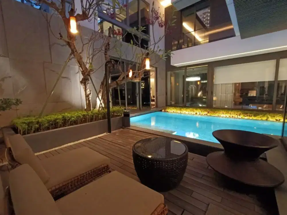 Hunian Mewah 3 Lantai , Furnished @ Pakuwon Indah