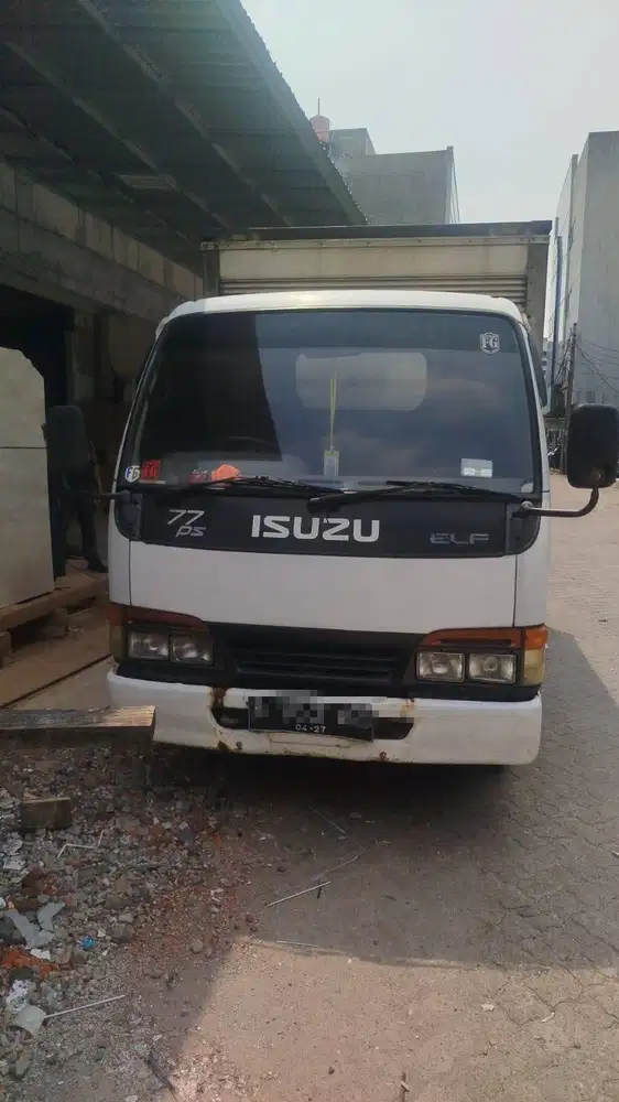 Truk engkel box bekas pakai - tahun 2003