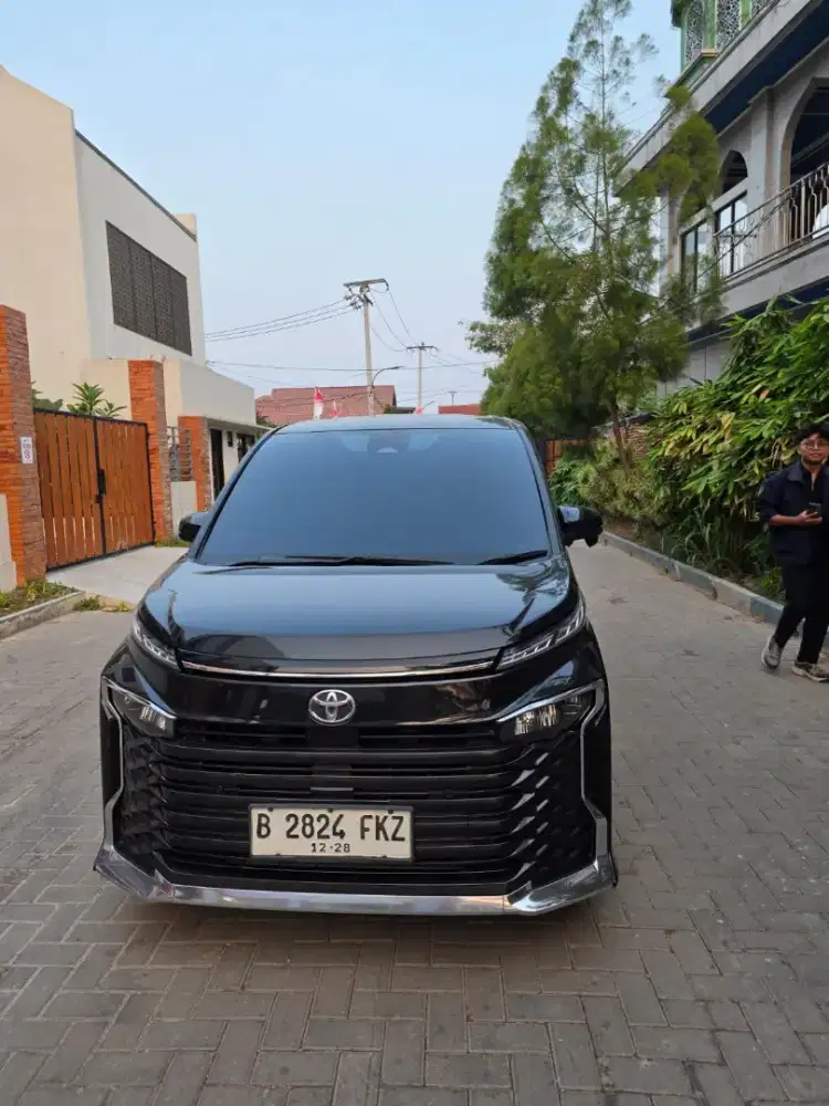 Toyota voxy 2023