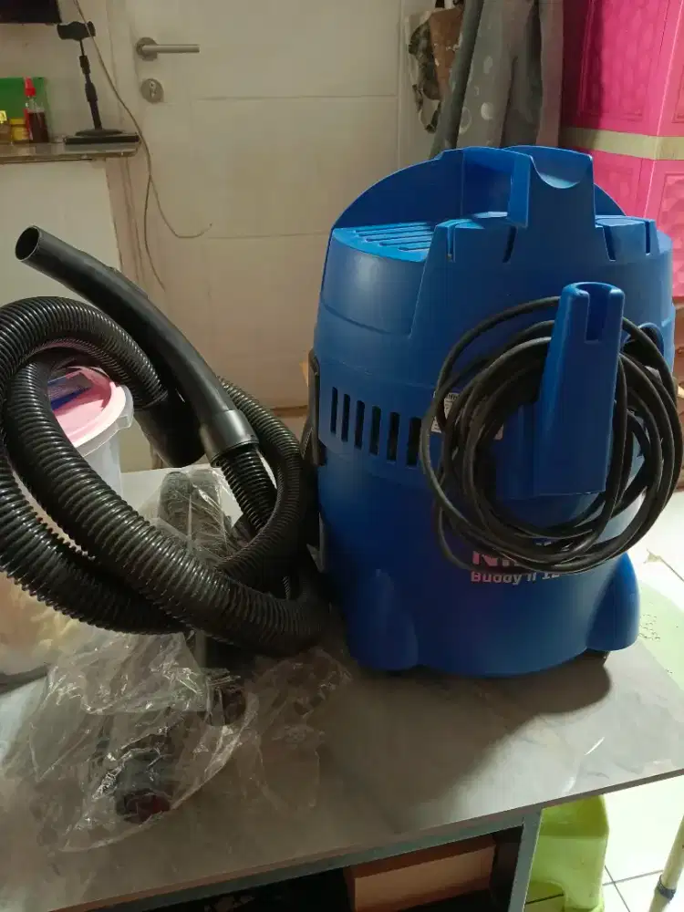 Vacuum Cleaner Nilfisk contener 12L