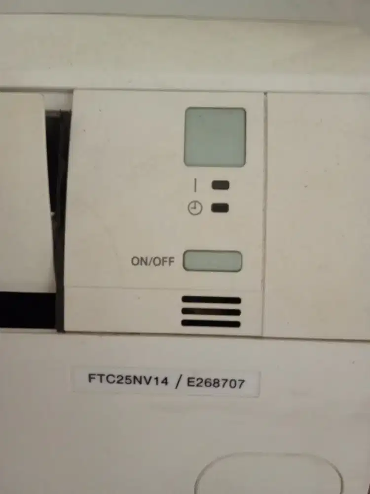 Di jual 2 unit AC bekas 1 pk