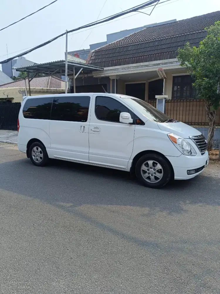 Hyundai H1 2011 automatic Diesel elegant pajak hidup