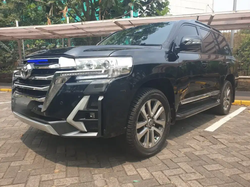 Toyota Land Cruiser At Diesel 4.5 V8 th 2011hitam mulus