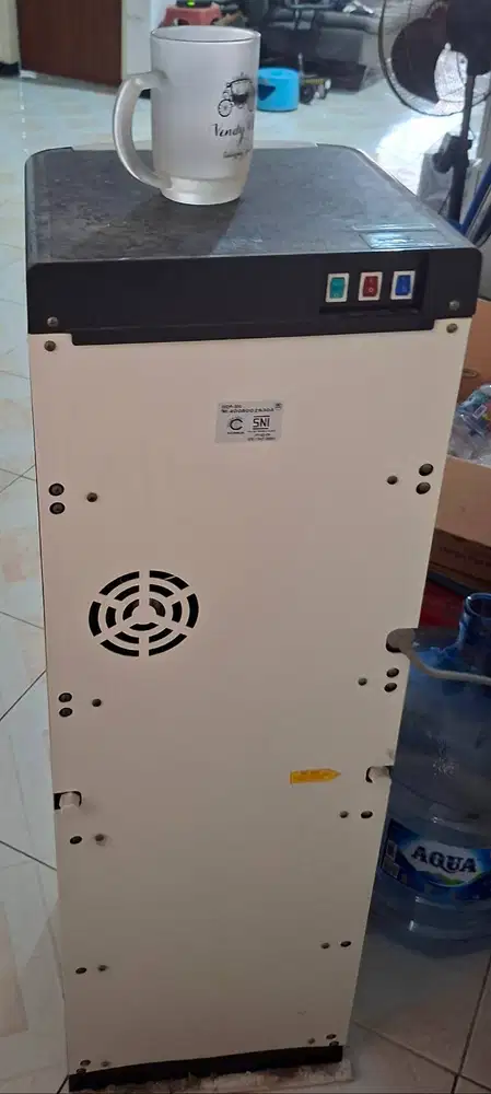 Dispenser Miyako WDP 300 (bekas, nego tipis)