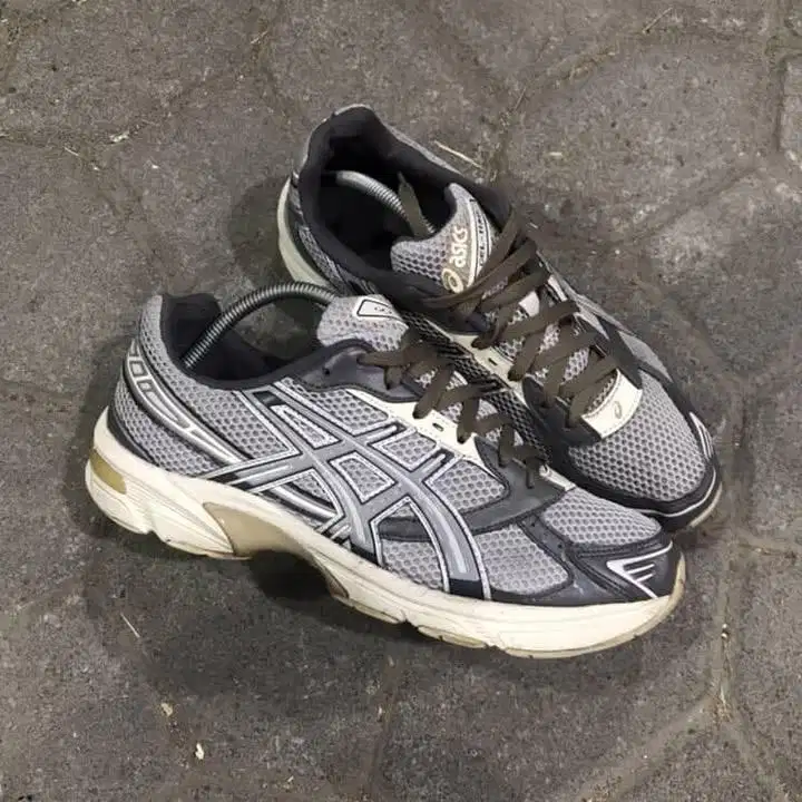 Sepatu asic gel II