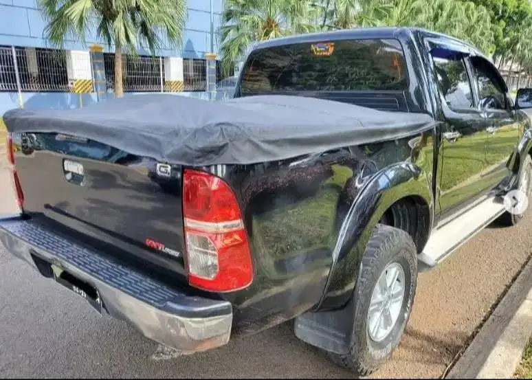 toyota hilux (2013)