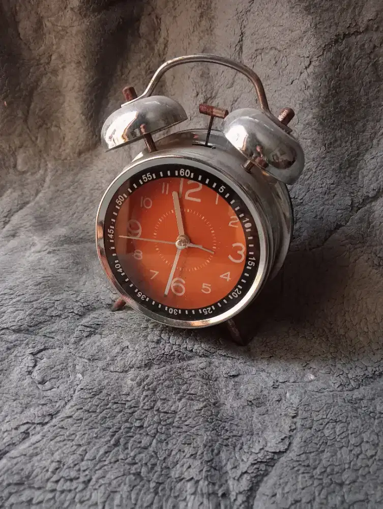 Jam Weker Klasik Jadul Fungsi Normal,alarm bel bunyi nyaring.