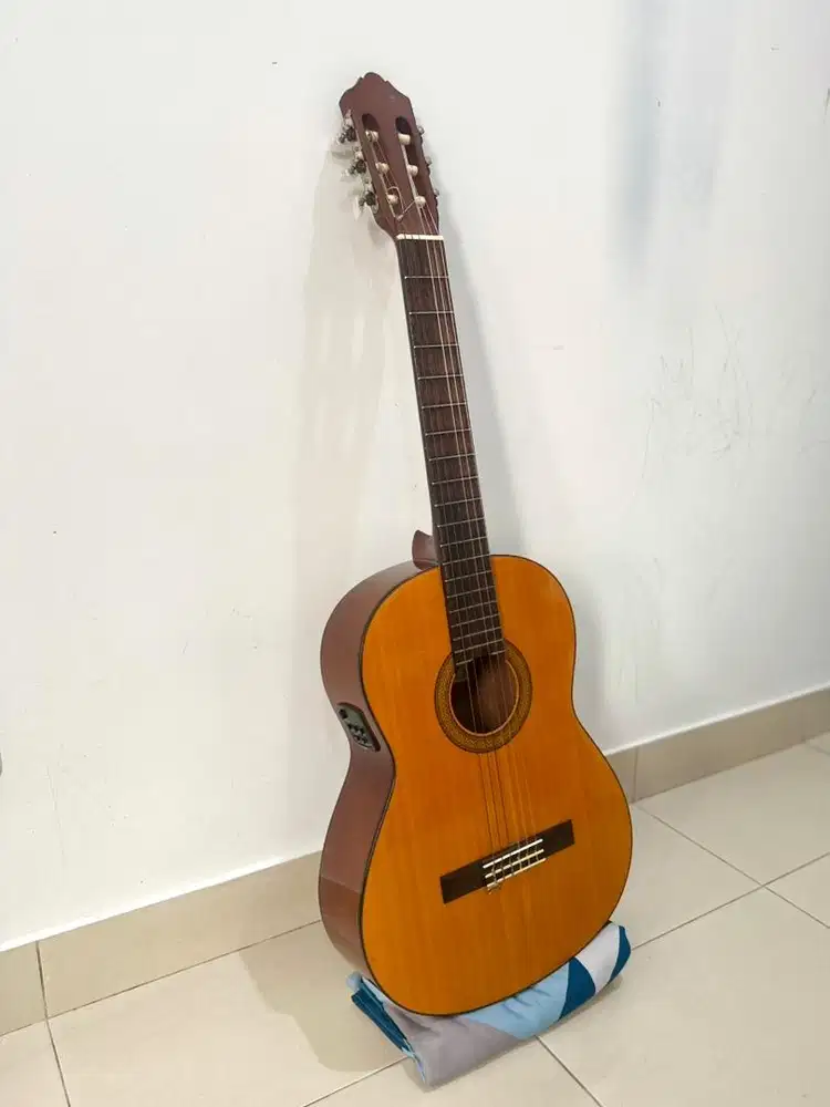 Gitar Yamaha CG102 Bekas