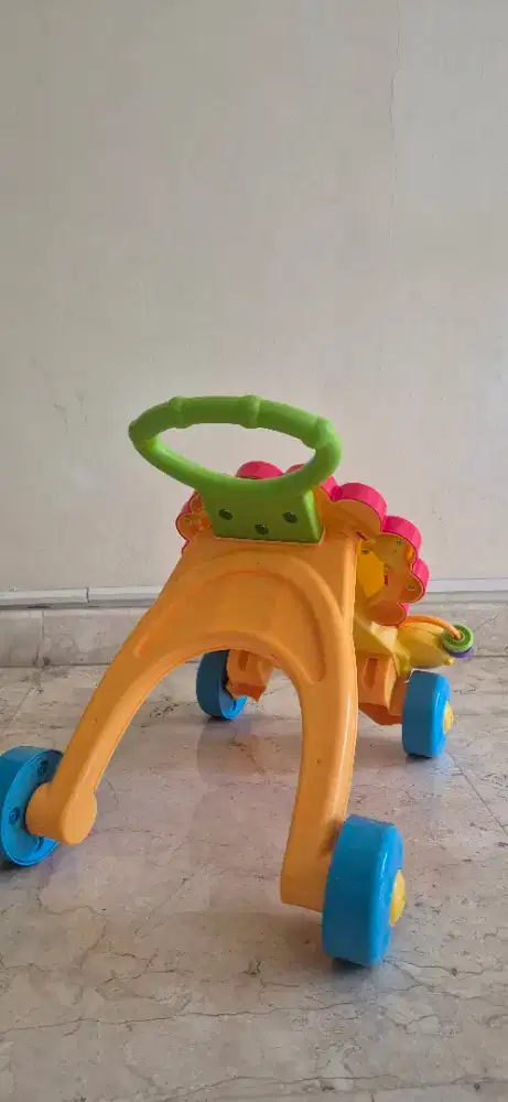 Fisher Price Walker Anak dengan Music