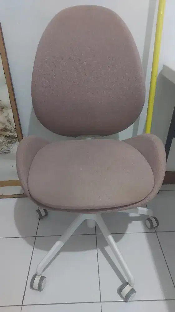 Jual kursi kantor bahan kain warna pink ex. Informa