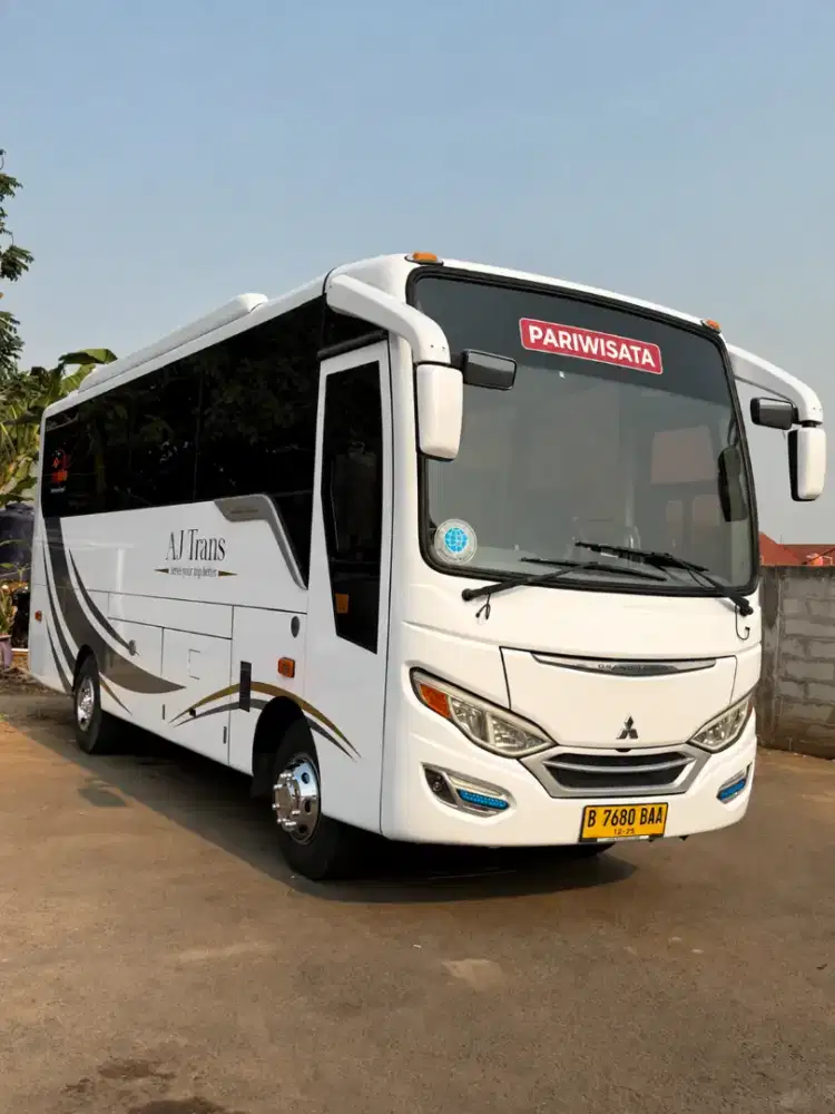Canter 2018 medium bus