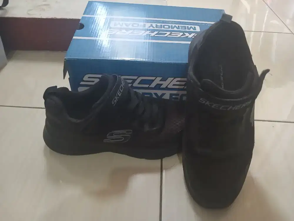 Sepatu Second Merk Skechers Size 37