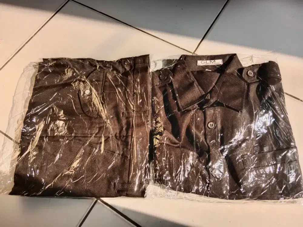 Dijual satu stel safari security lengan pendek