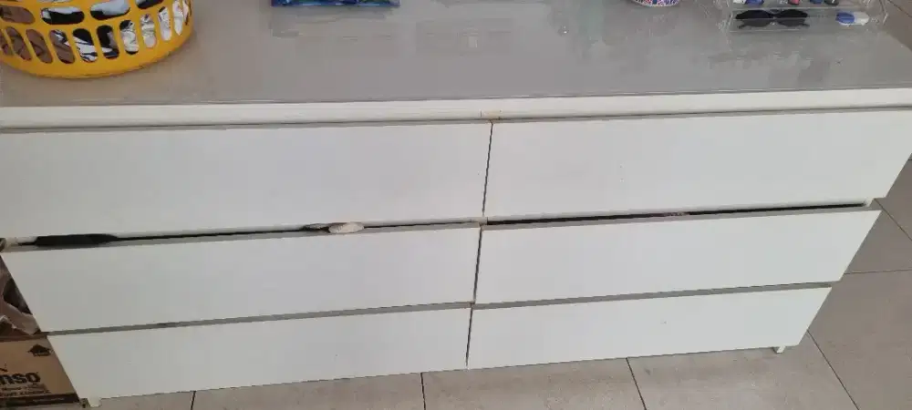 Dijual lemari 6 pintu top nya ada kaca