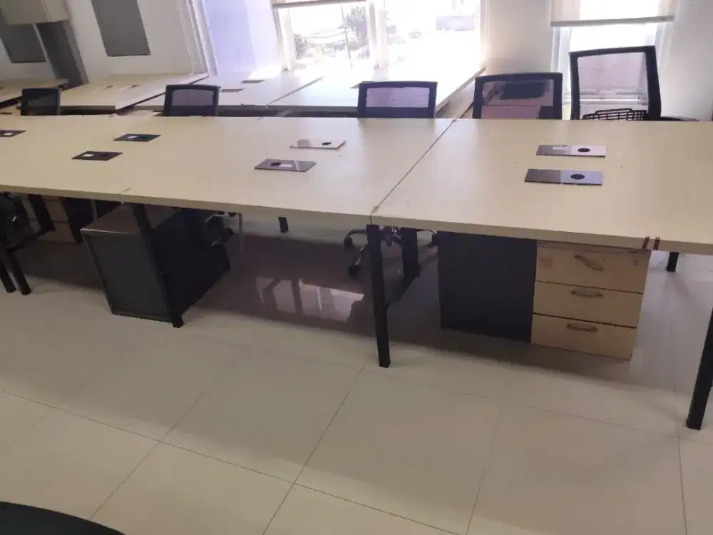 Meja meeting/makan bahan multipleks tebal kaki besi, Bekas bagus kokoh