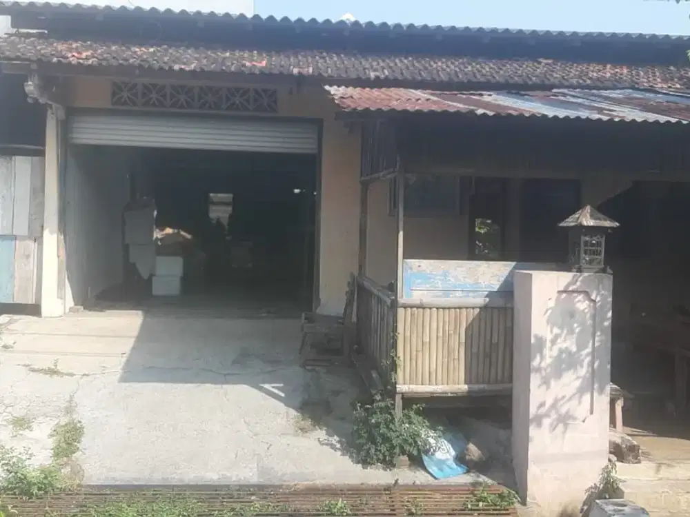 Rumah lokasi Gisikdrono Semarang Barat dekat Kota