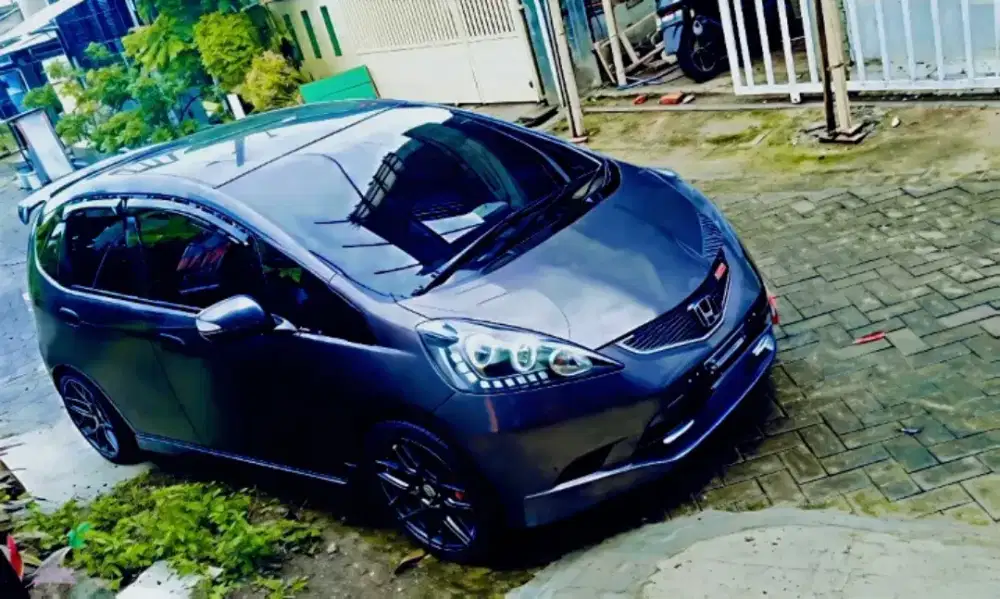 DIJUAL MOBIL HONDA JAZZ METIC SIAP PAKE