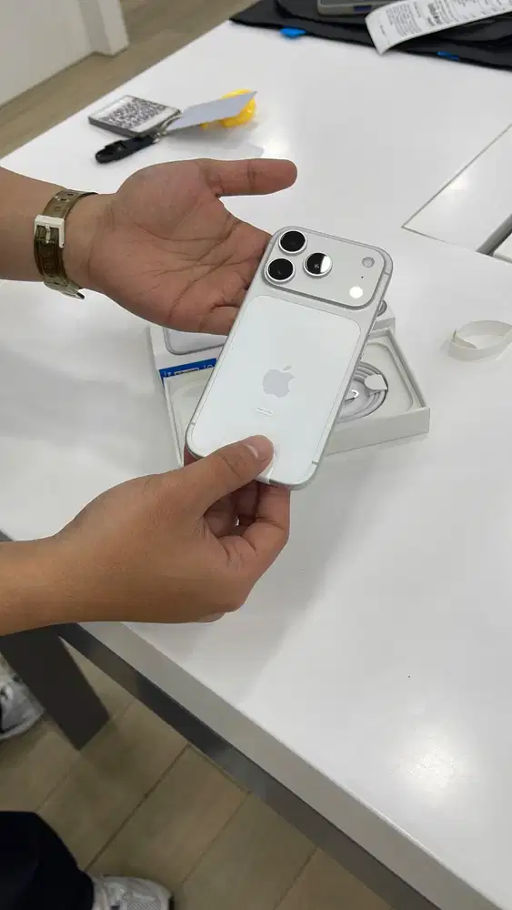 Cicilan Iphone 17 pro cukup KTP