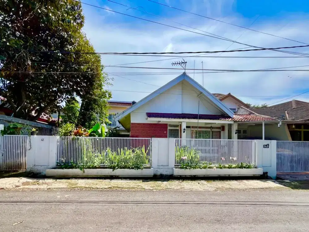 Rumah Asri Dengan Taman Luas dan Paviliun di Kawasan Sukaluyu