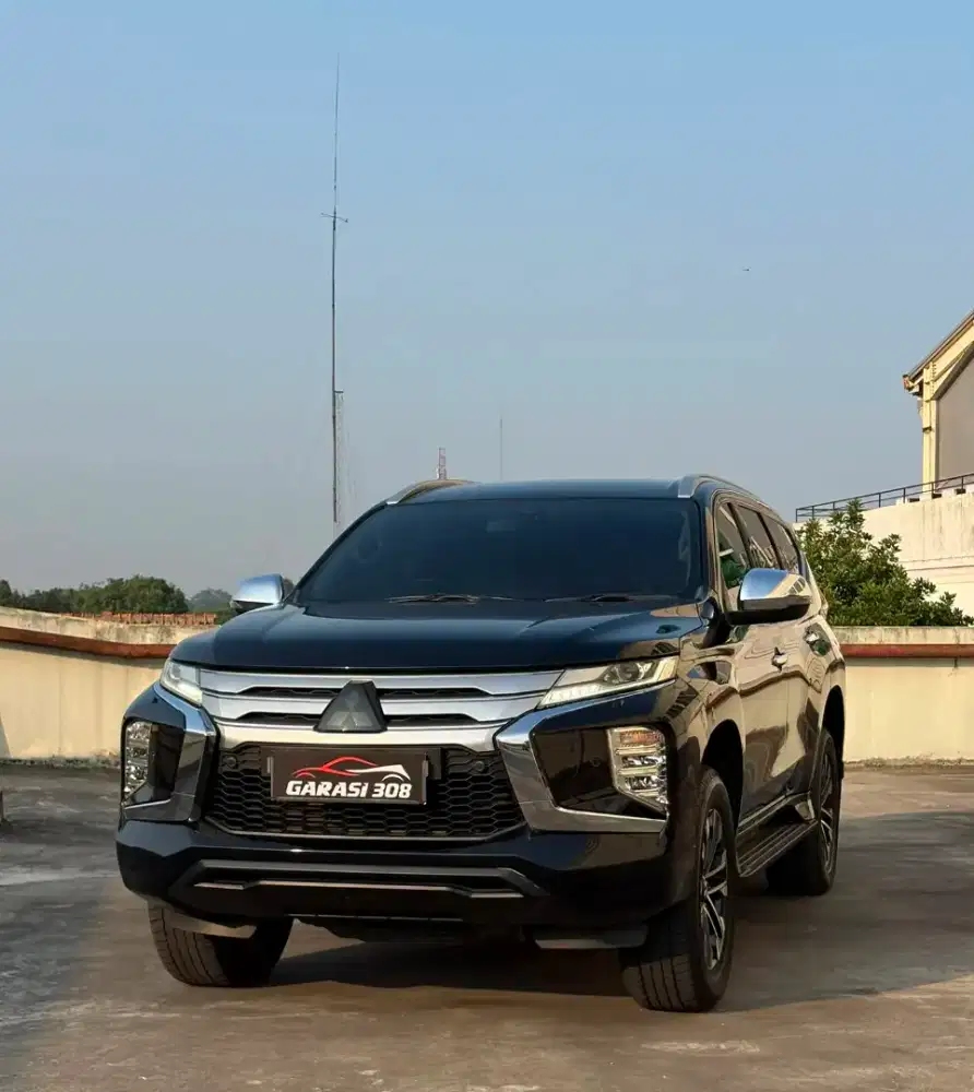 Mitsubishi Pajero Sport Dakar Ultimate 4x2 AT 2022 Hitam Diesel km 23