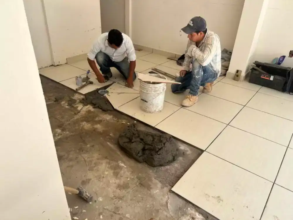 Tukang keramik lantai