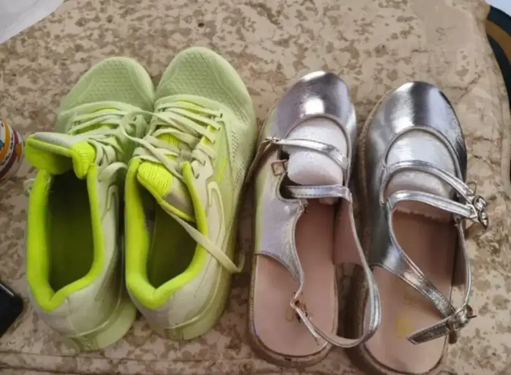 SEPATU WANITA DAN TRANING