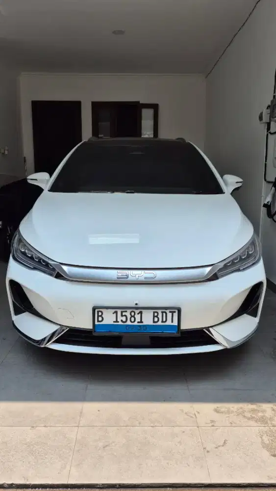 BYD M6 nik 2025 putih