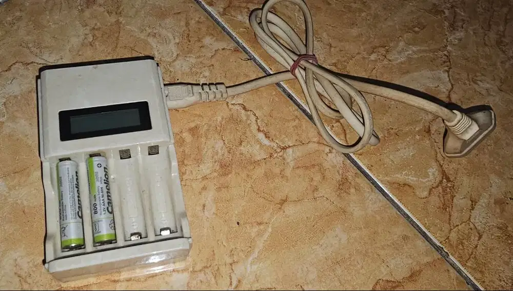 Tempat charger battery AA & AAA