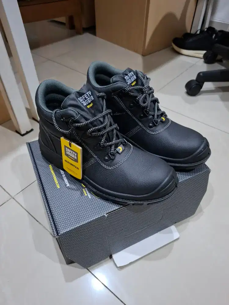 Sepatu Safety Jogger