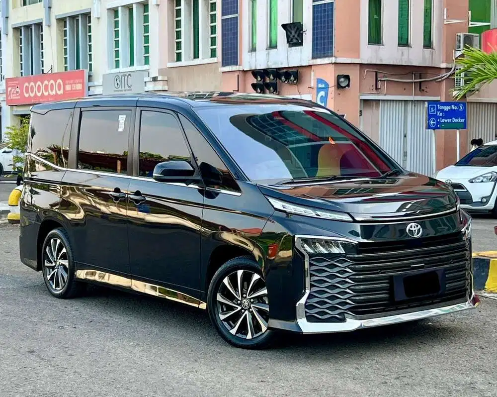 Toyota Voxy 2022 Bensin