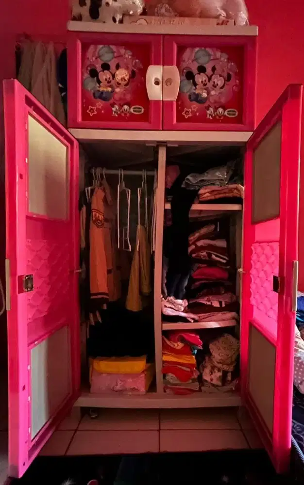Lemari plastik anak