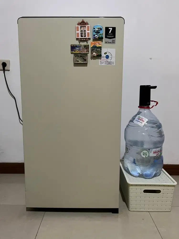 JUAL KULKAS AQUA AQR-D185M 145L Mulus baru beli 4 bulan lalu