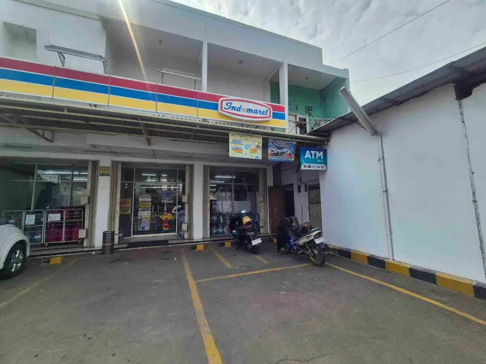 juak 4 ruko 2 lantai pinggir jalan raya lagi tersewa Indomaret