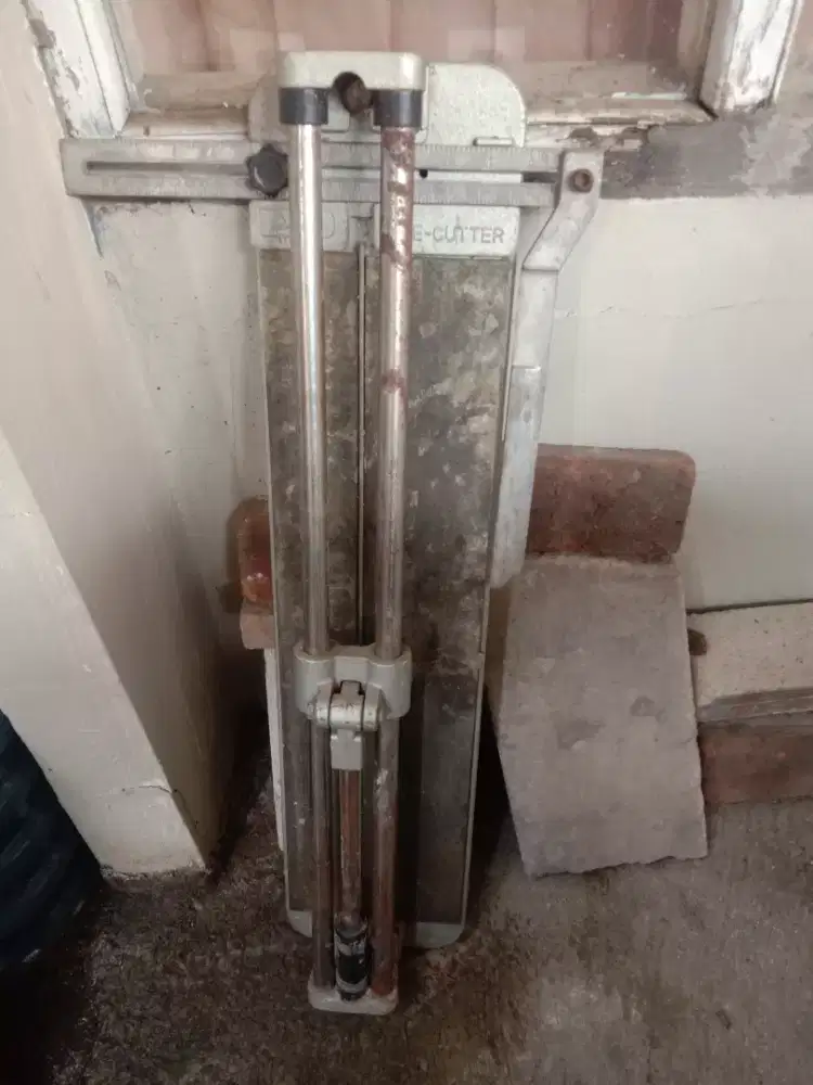 pemotong keramik