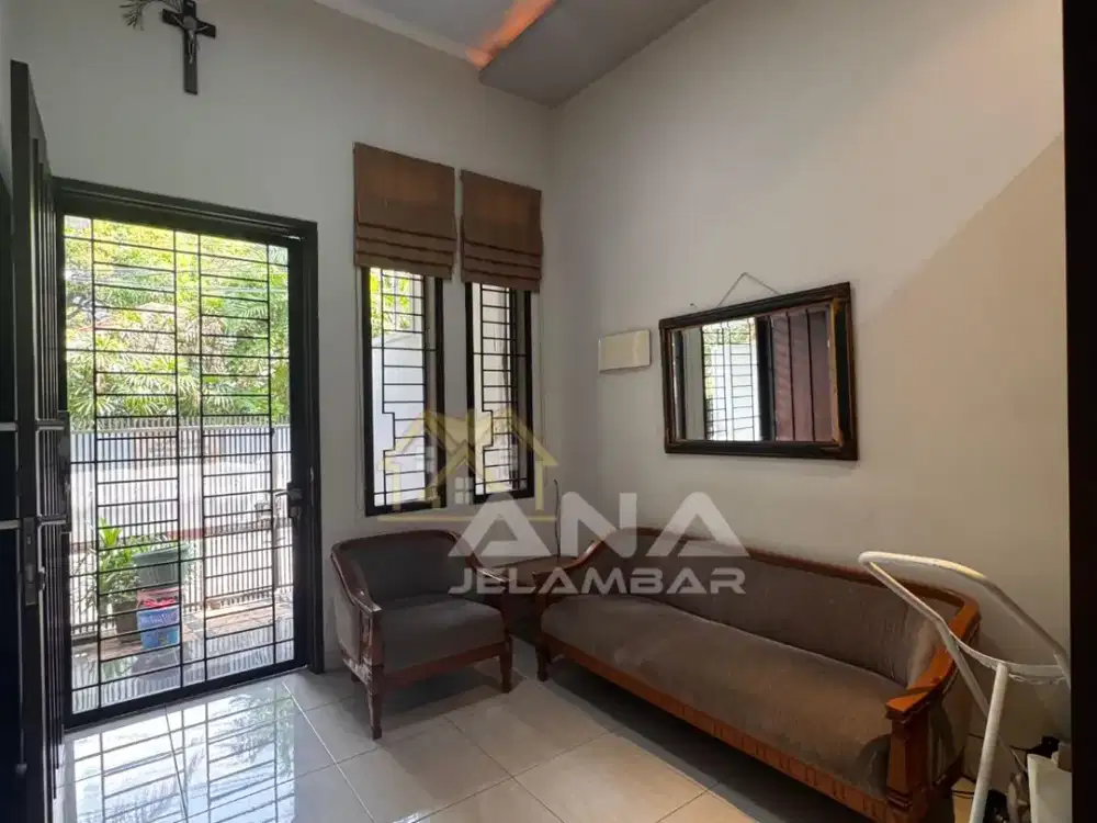 ANA RUMAH TERAWAT UK 7X15M DI KOMPLEK KAVLING POLRI JELAMBAR
