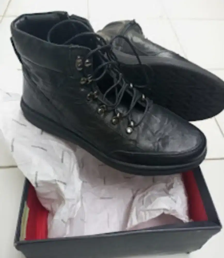 Sepatu Gino Mariani