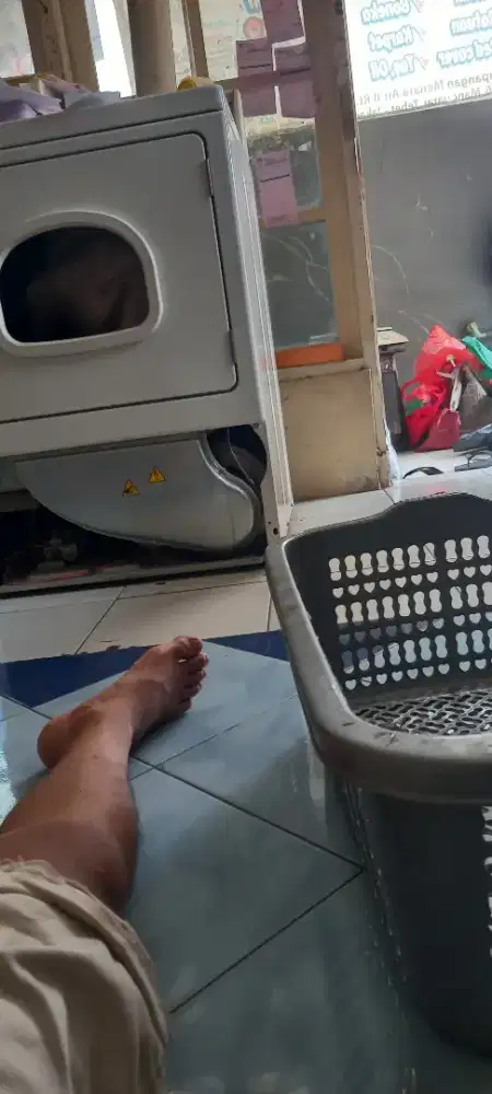 Di cari karyawan untuk di londry buat bagian setrika